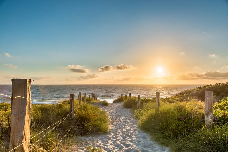 Zonsondergang bij het strand