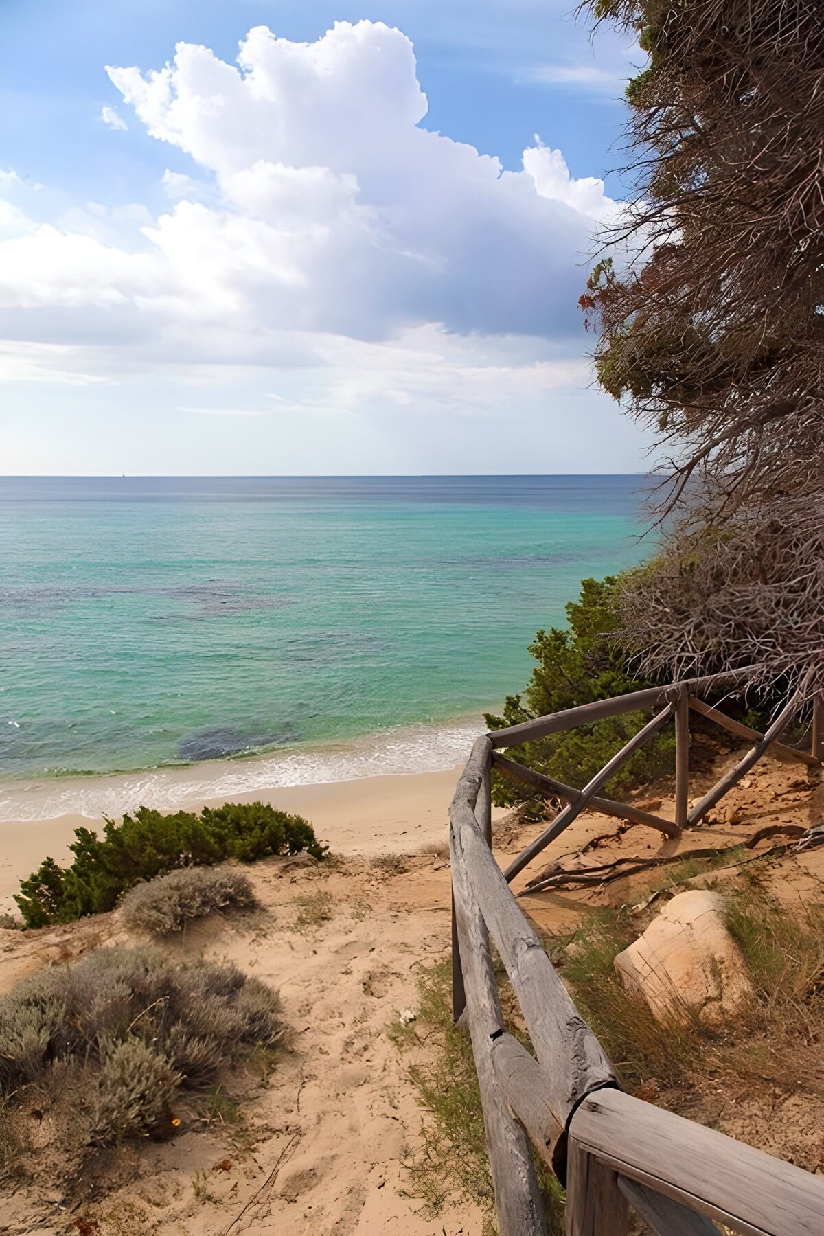 Rustige kust met turquoise water