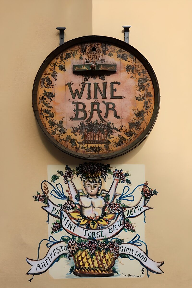 Gezellige wijnbar met iconische muurschildering