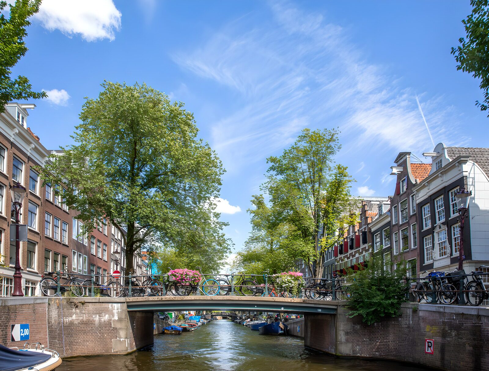 Mooie brug over de Amsterdamsche gracht