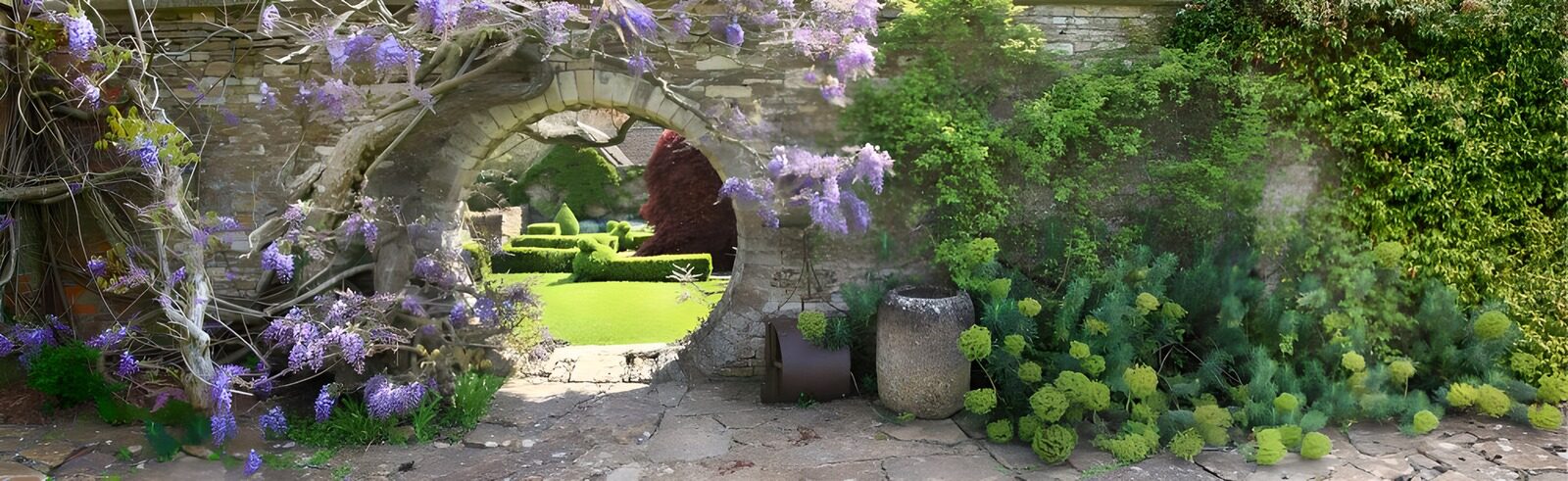 Poort naar een weelderige tuin