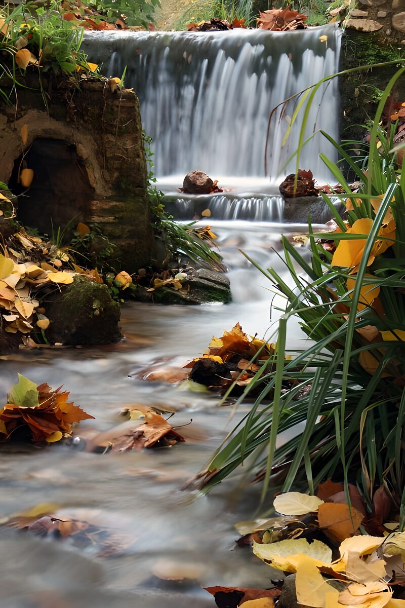 Rustige herfstwaterval