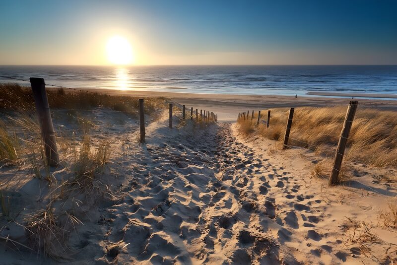 Zonsondergang over het strand