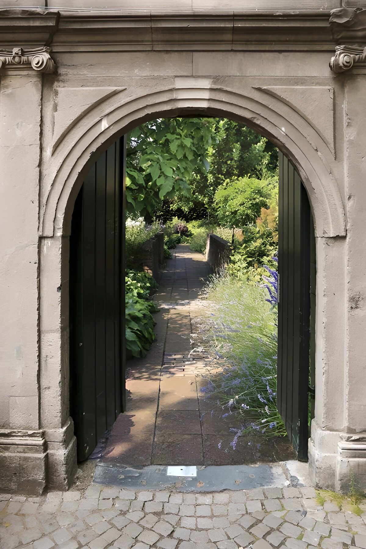 Poort naar een weelderige tuin
