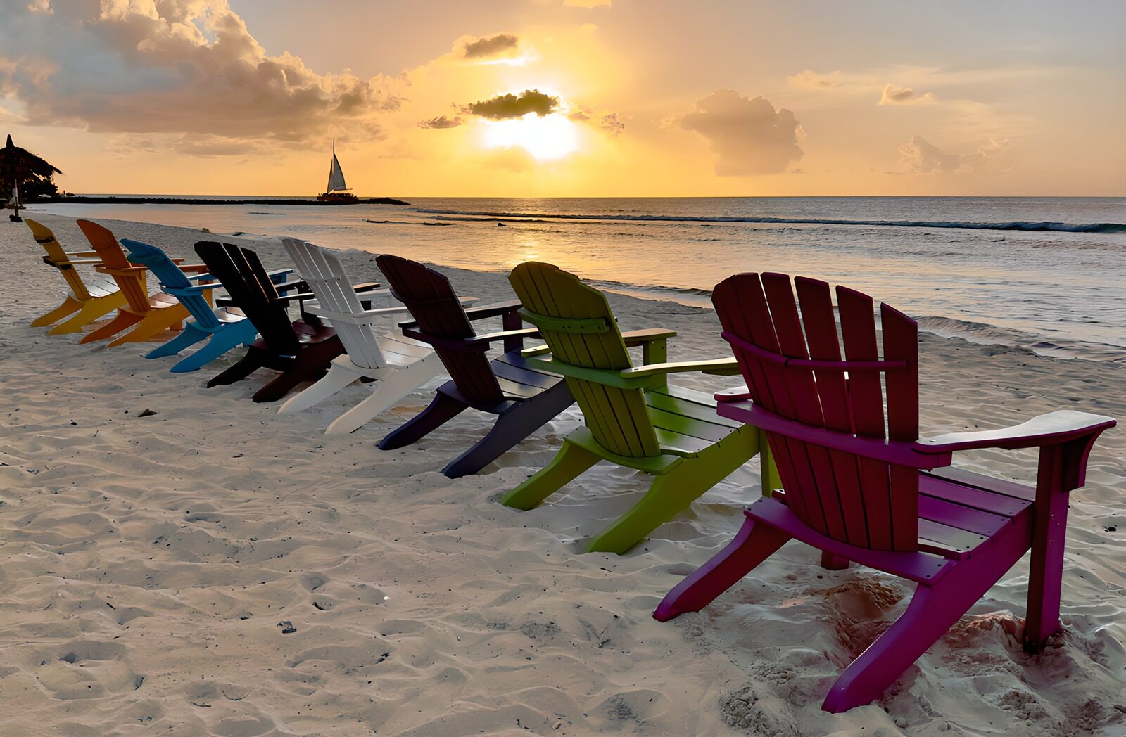 Kleurrijke stoelen aan het strand