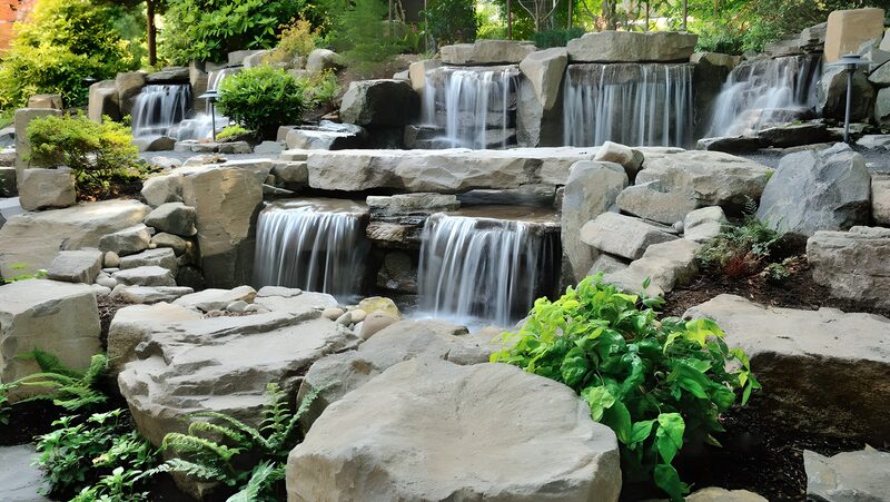 Rustieke Waterval in de Tuin