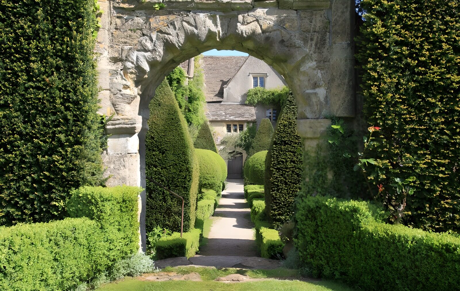 Prachtige Tuin met Historische Poort
