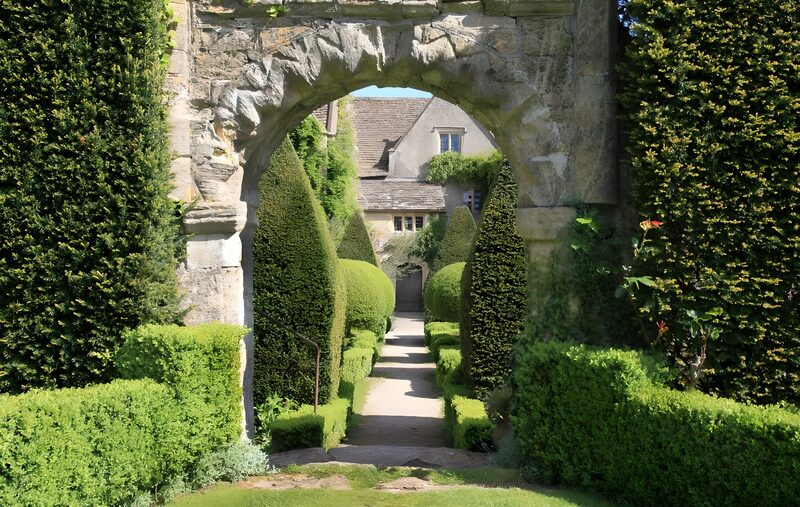 Prachtige Tuin met Historische Poort