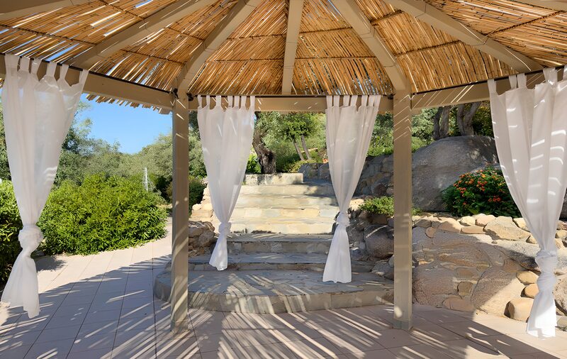 Rustgevende Gazebo in de Natuur